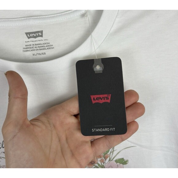 Women’s Levi’s Graphic T-Shirt / White / Size XL / New With Tags - Picture 3 of 6